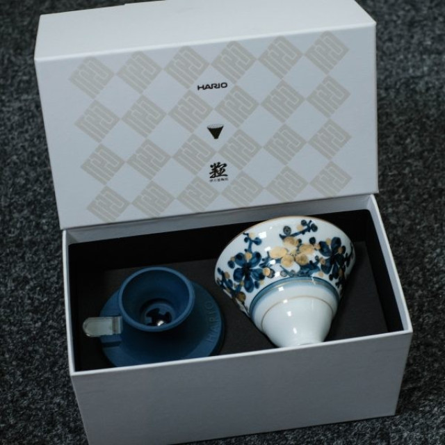 【HARIO】染地金彩梅紋磁石浸漬式濾杯200 /SSDC-02-PG / V60手沖/ V60濾杯/ 咖啡套組/ V60咖啡壺 /